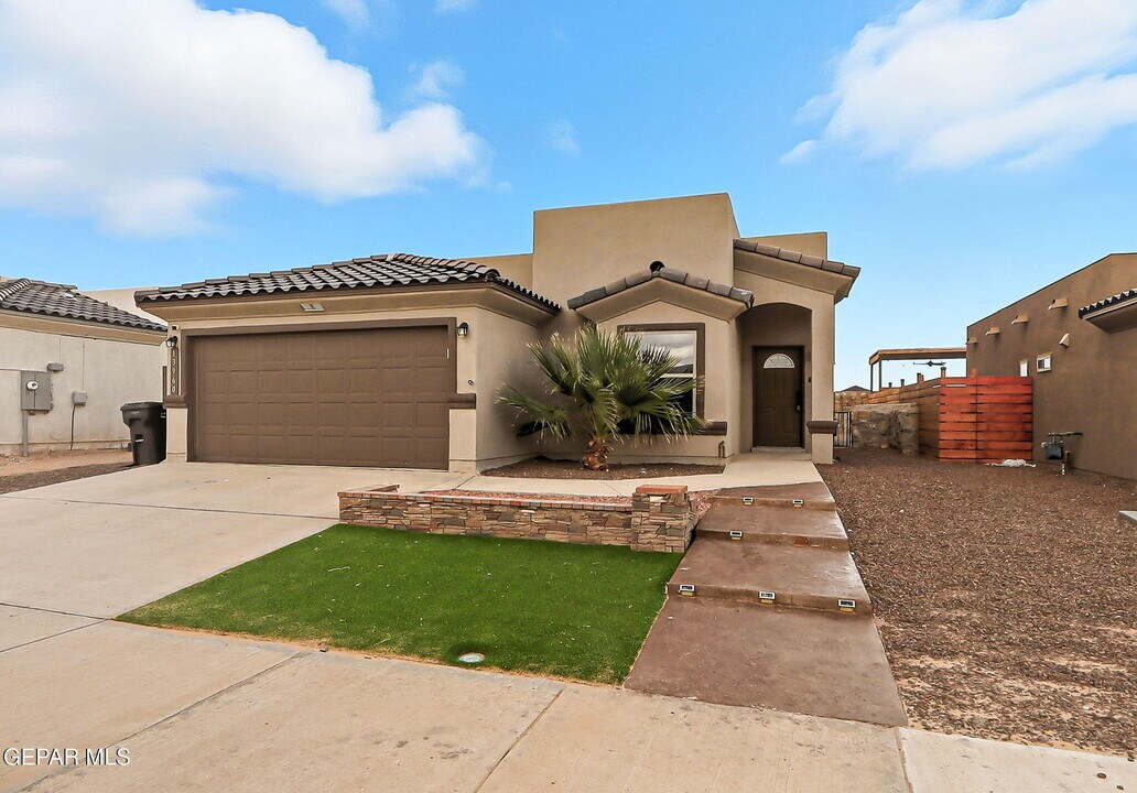 13960 Garforth Ave in Horizon City, TX - Building Photo