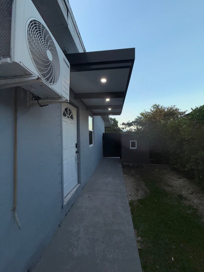 7615 SW 18th St, Unit ECONOMIC 2 bedroo1 bath