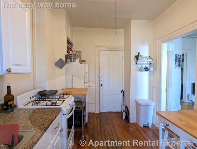 8 Evergreen Sq, Unit 1 in Somerville, MA - Foto de edificio - Building Photo