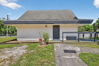 3532 Coconut Rd in Lake Worth Beach, FL - Building Photo - Building Photo