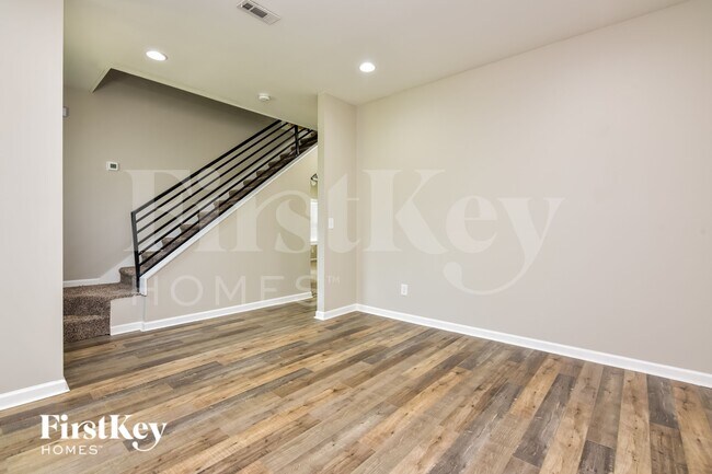 6188 Leverett Dr in Stonecrest, GA - Foto de edificio - Building Photo