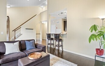 108 Stone Creek Ct in Hanover, NJ - Building Photo - Building Photo