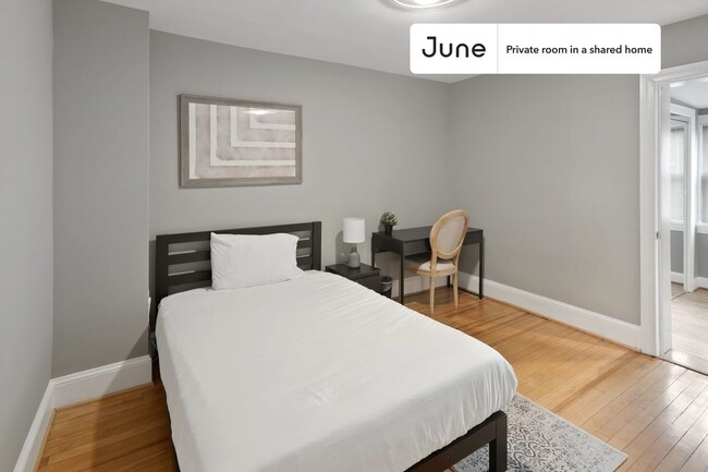 Private bedroom in 3 bed/2.5 bath Home in Washington, DC - Building Photo - Building Photo