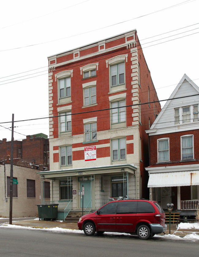 908 Center St in Wilkinsburg, PA - Building Photo - Building Photo