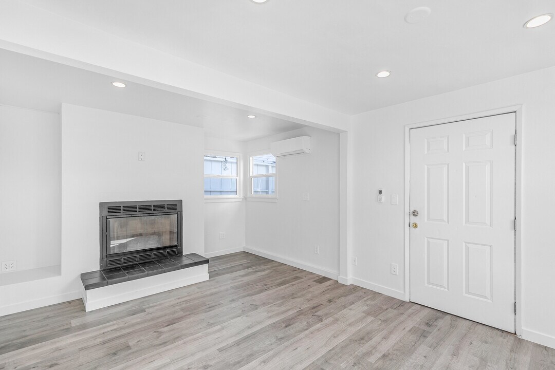 706 N Orange Grove Ave in Los Angeles, CA - Building Photo