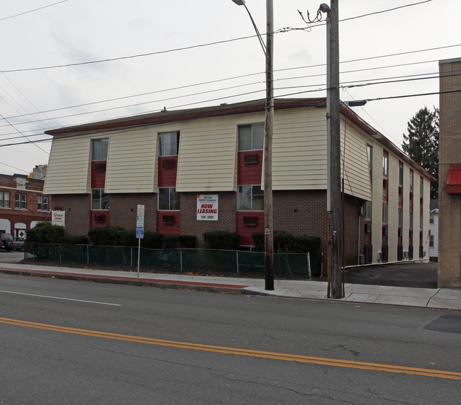 East Village Apartments in Syracuse, NY - Foto de edificio - Building Photo
