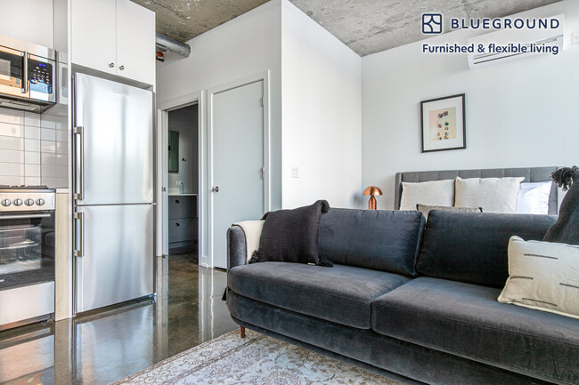 108 W Chicago Ave, Unit FL8-ID365 in Chicago, IL - Building Photo - Building Photo