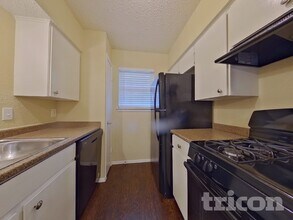 1404 E Park Dr in Mesquite, TX - Foto de edificio - Building Photo