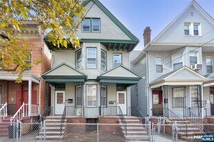 124 Tuers Ave in Jersey City, NJ - Building Photo