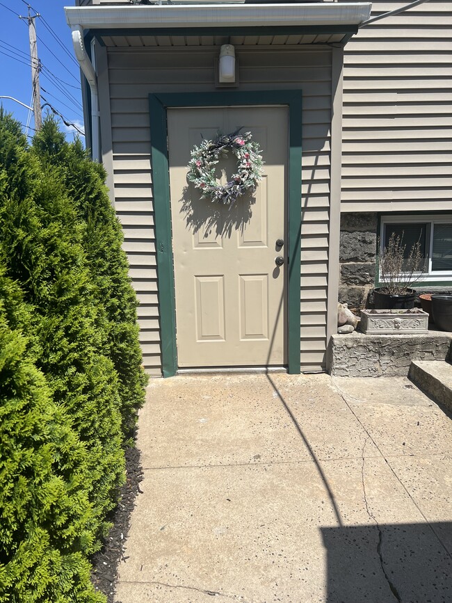 34 Badeau Pl, Unit Basement