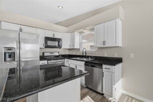 7567 Violet Vista Ave in Las Vegas, NV - Building Photo