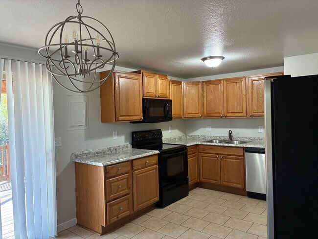 1125 Peterson Rd in Colorado Springs, CO - Building Photo - Building Photo