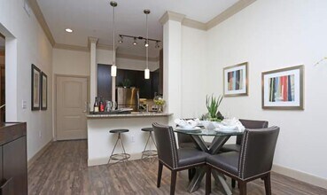 3838 N Braeswood Blvd in Houston, TX - Building Photo - Building Photo