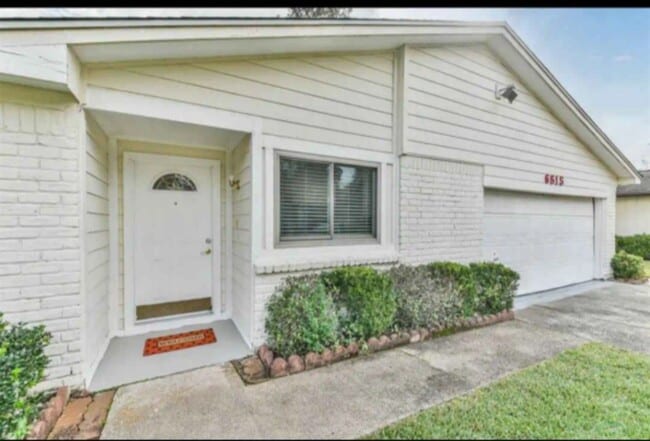 property at 6815 Huntbrook Dr