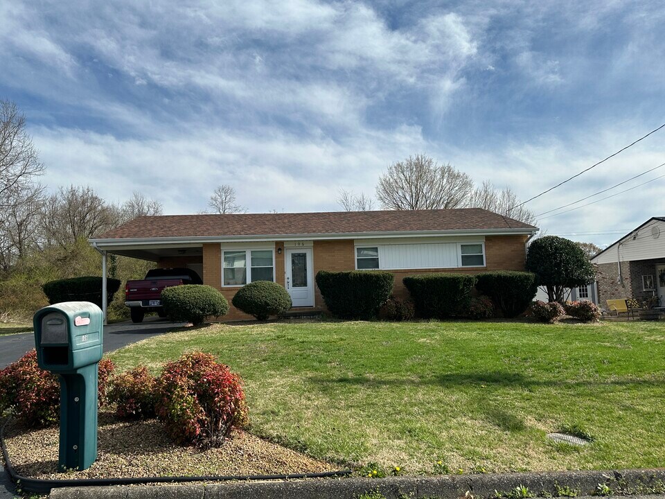 106 York Dr in Greeneville, TN - Foto de edificio