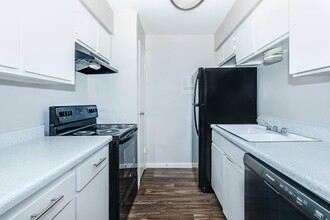 University Cove Apartments in San Antonio, TX - Building Photo - Building Photo