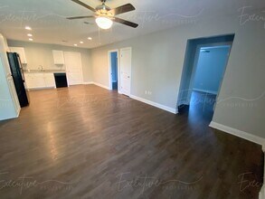 193 Gilmore Rd in Moss Bluff, LA - Building Photo - Building Photo