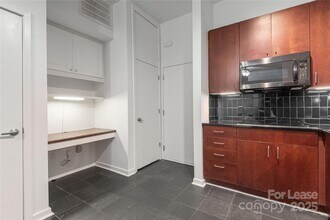 2125 Southend Dr in Charlotte, NC - Building Photo - Building Photo