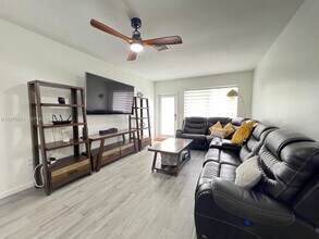 1430 NE 149th St in North Miami, FL - Building Photo - Building Photo