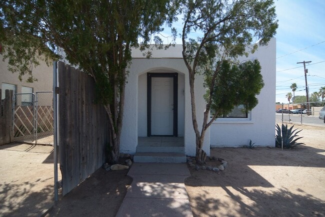 property at 302 E Alturas St