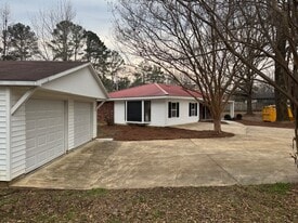 111 Land Ct in Saltillo, MS - Building Photo