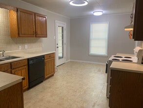 3150 Ray Dr W in Haltom City, TX - Building Photo - Building Photo