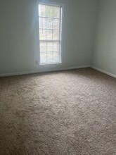 8693 Debbie Kay Ln in Cordova, TN - Foto de edificio - Building Photo