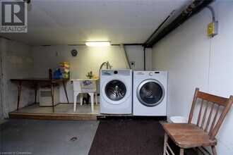 1052 Deta Rd in Mississauga, ON - Building Photo - Building Photo