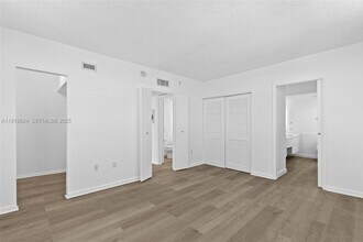 6900 Bay Dr in Miami Beach, FL - Building Photo - Building Photo