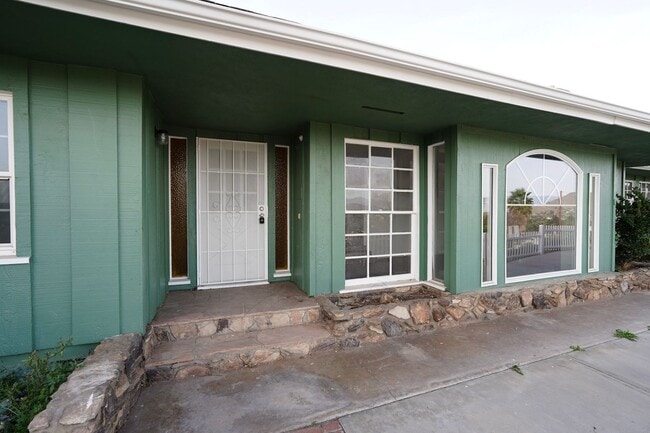 6304 Riley Way in Riverside, CA - Building Photo - Building Photo