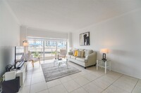 1965 S Ocean Dr, Unit 3D in Hallandale Beach, FL - Building Photo - Building Photo