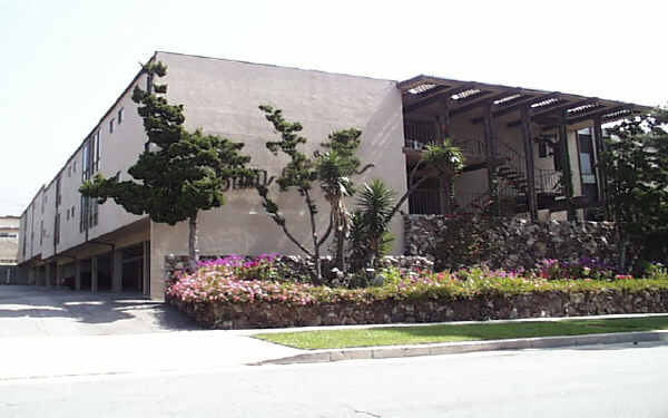 Casa Del Mar Apartments in Montrose, CA - Foto de edificio