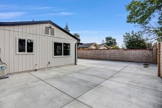 20738 Bryant St in Winnetka, CA - Building Photo - Building Photo