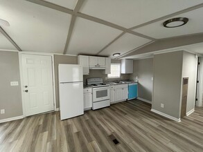 Colony Oaks Homes in Savannah, GA - Building Photo - Building Photo