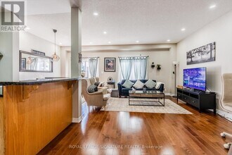 7385 Magistrate Terrace in Mississauga, ON - Building Photo - Building Photo