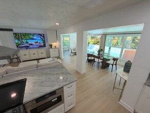 5813 26th Ave N in St. Petersburg, FL - Foto de edificio - Building Photo