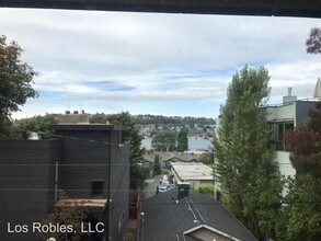 Penn House Apartments in Seattle, WA - Building Photo - Interior Photo