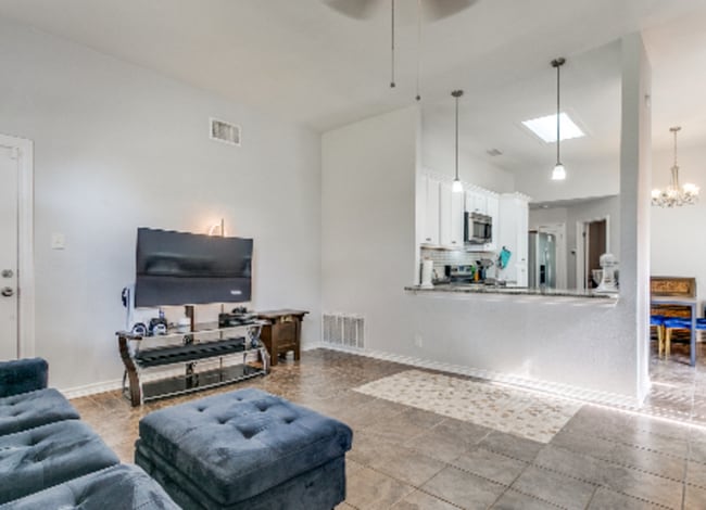 5978 Sunrise Bend Dr in San Antonio, TX - Building Photo - Building Photo