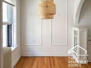 432 W Surf St, Unit 310 in Chicago, IL - Building Photo - Building Photo