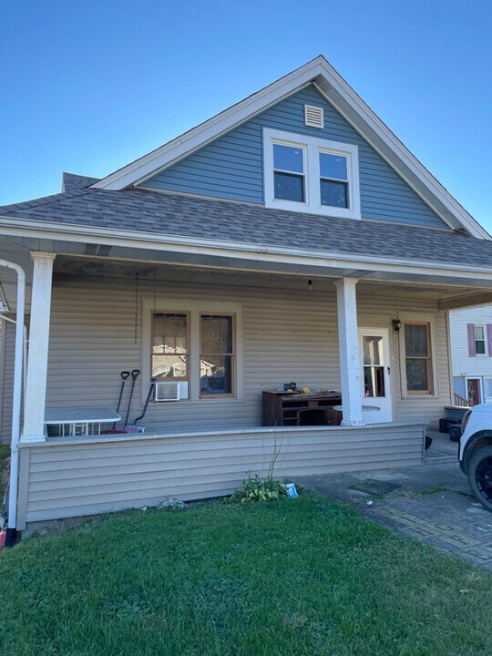 55635 National Rd in Bridgeport, OH - Building Photo