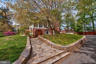 5553 Little Falls Rd in Arlington, VA - Building Photo - Building Photo