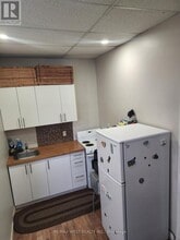 425 Jane St in Toronto, ON - Building Photo - Building Photo