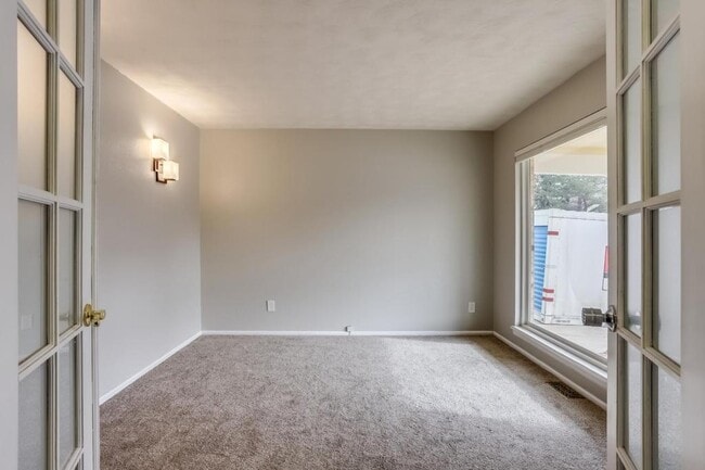 property at 3149 Oak Cir N