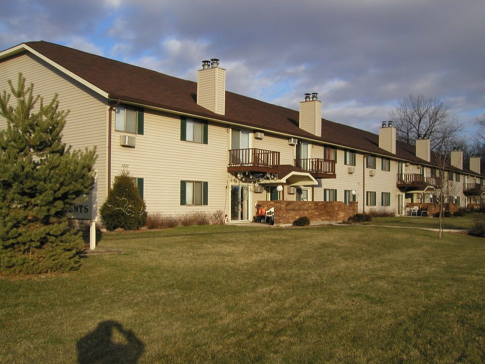 Cottonwood Creek in Menasha, WI - Building Photo