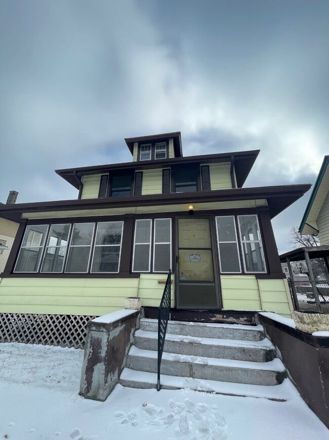 property at 2121 Lothrop St