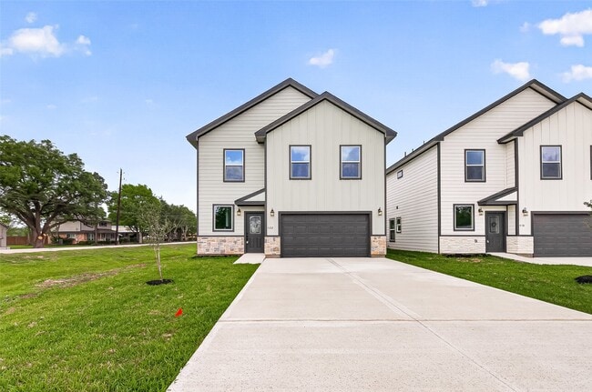 property at 422 N 4th St