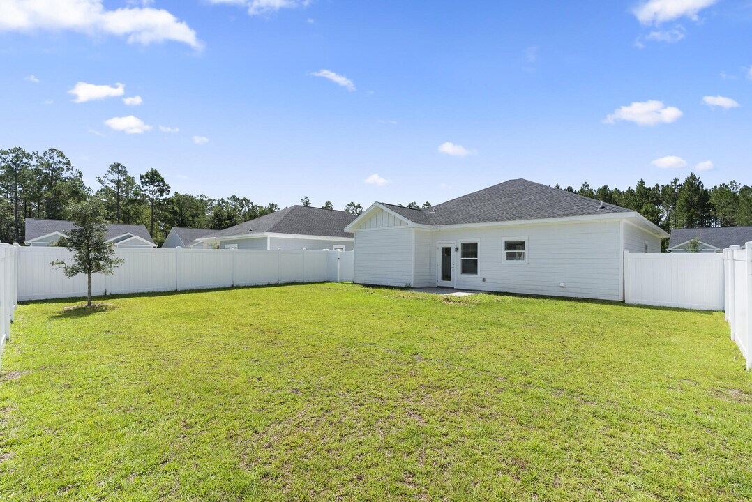 160 Bradford Ct in Freeport, FL - Building Photo