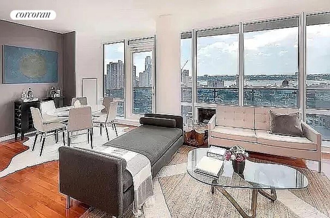306 W 48th St in New York, NY - Building Photo
