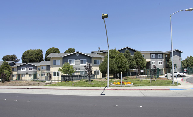 Pullman Point in Richmond, CA - Building Photo - Building Photo