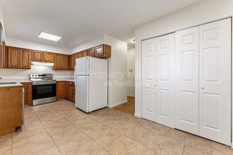 588 S Eaton St in Lakewood, CO - Building Photo - Building Photo